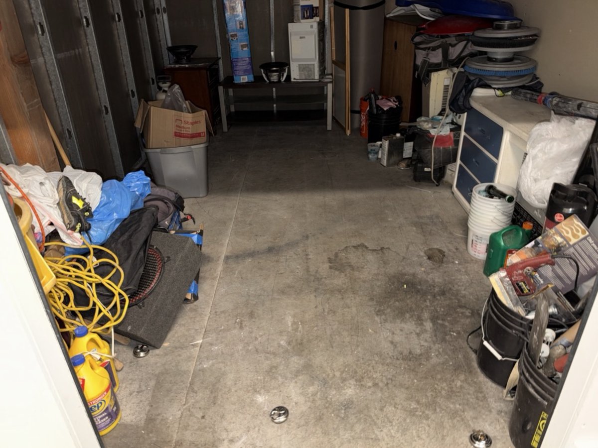 10 x 15 storage unit in Stanton, CA