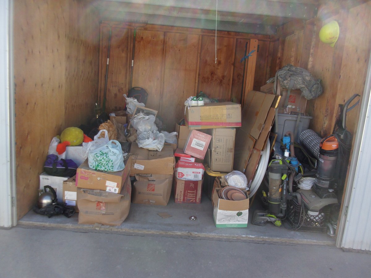 10 x 10 storage unit in Fresno, CA