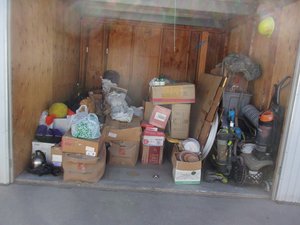 10 x 10 storage unit in Fresno, CA