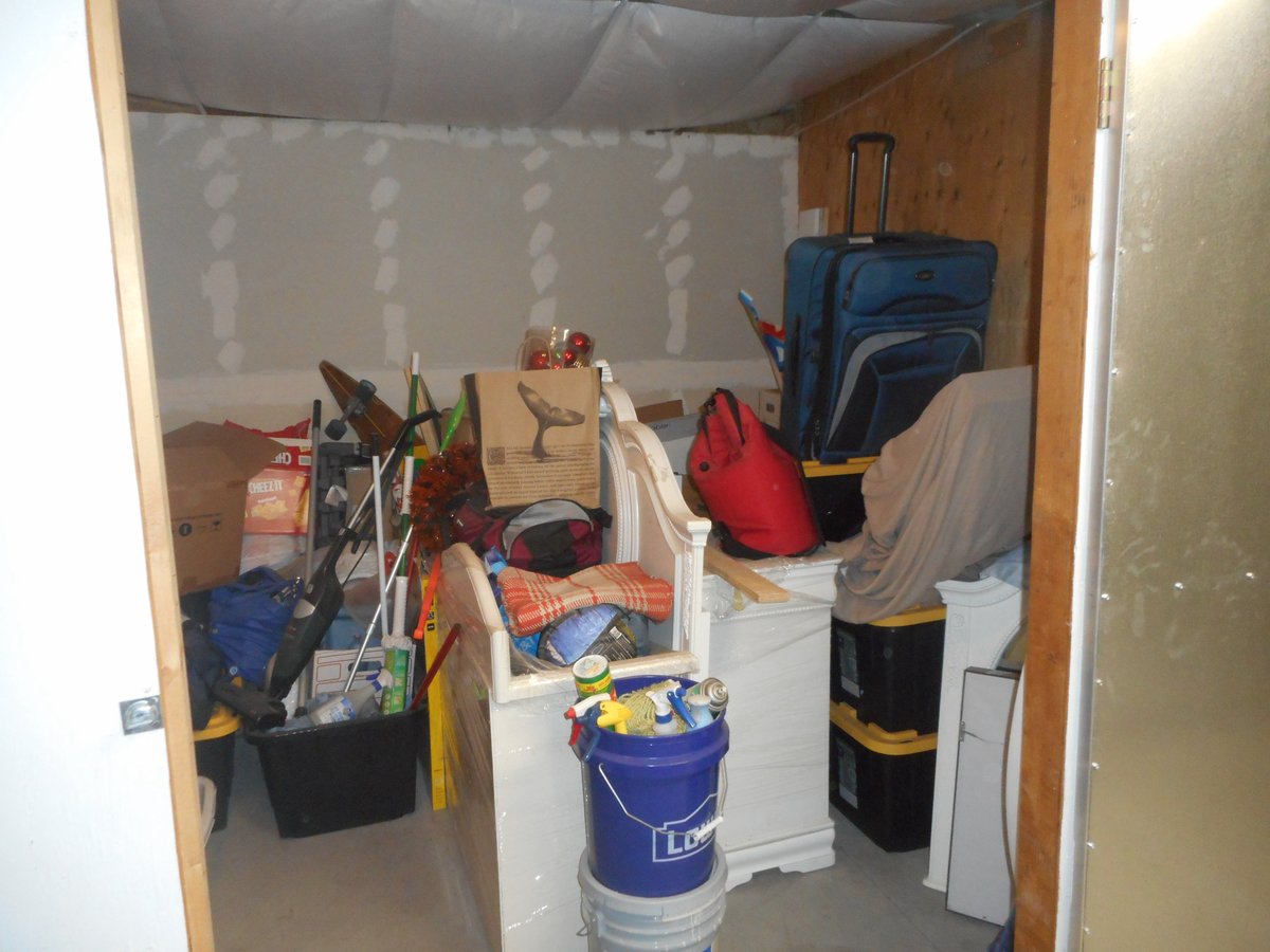 10 x 10 storage unit in Clovis, CA