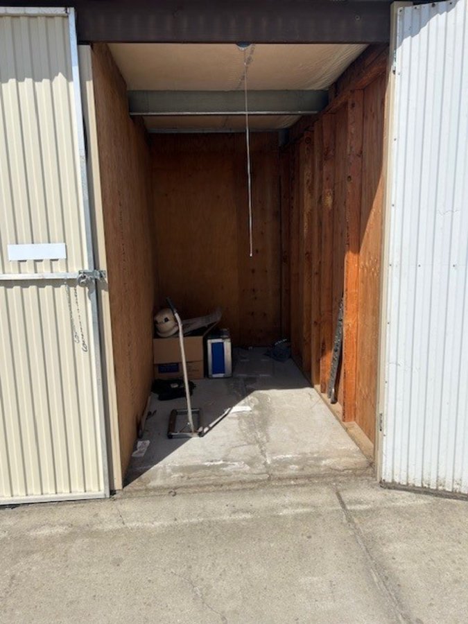 5 x 10 storage unit in Clovis, CA