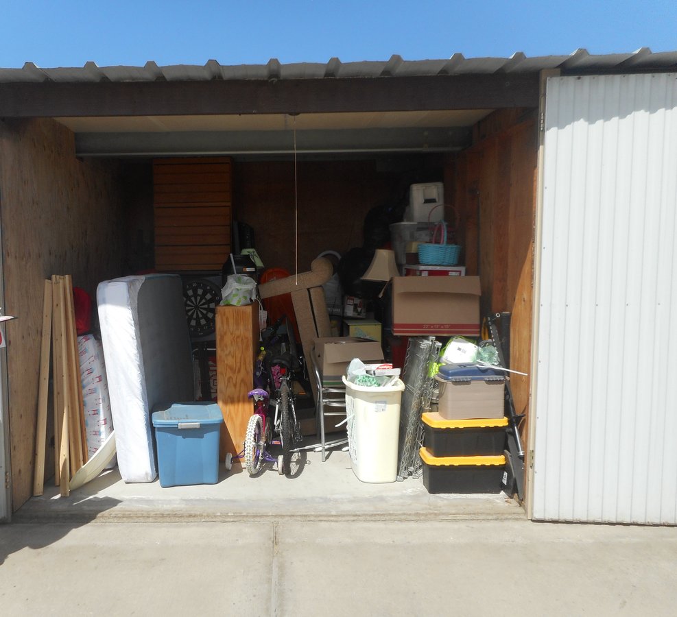 10 x 10 storage unit in Clovis, CA