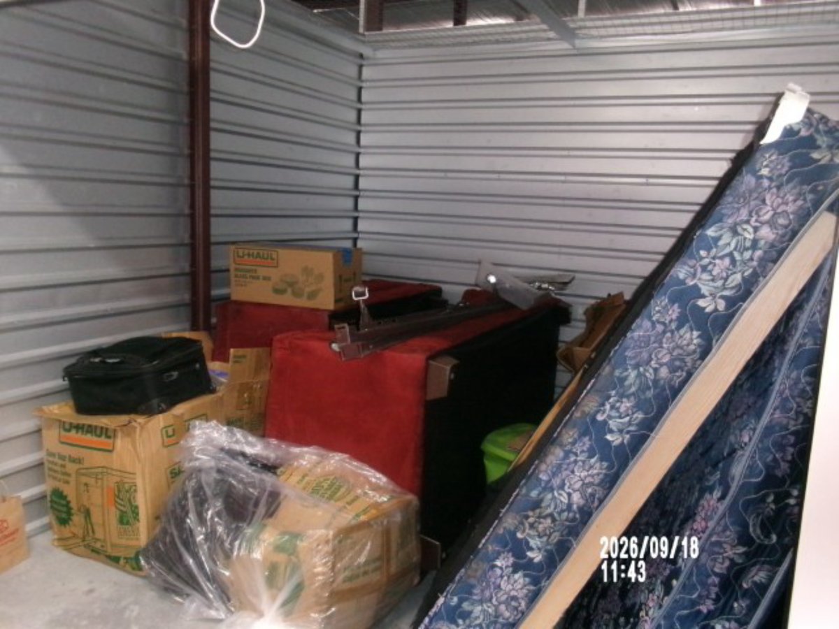 10 x 10 storage unit in Jacksonville, FL