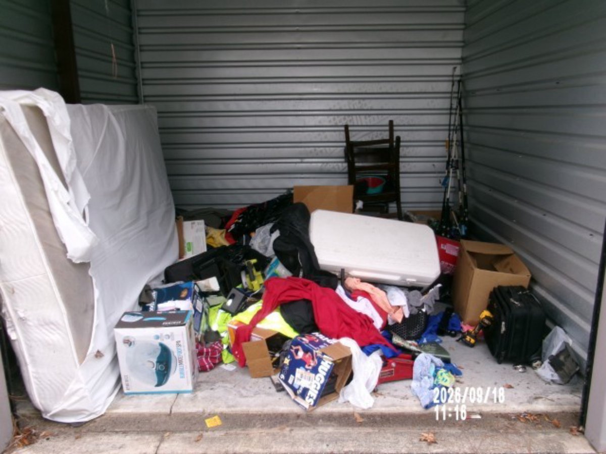10 x 10 storage unit in Jacksonville, FL