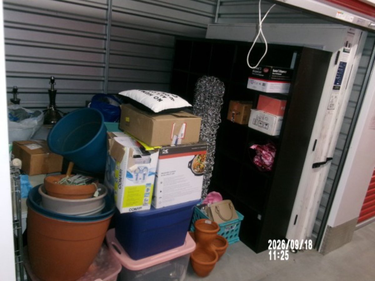 7 x 10 storage unit in Jacksonville, FL