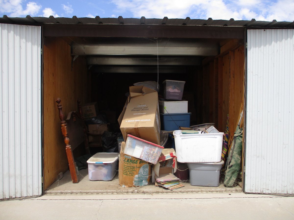 10 x 20 storage unit in Bakersfield, CA