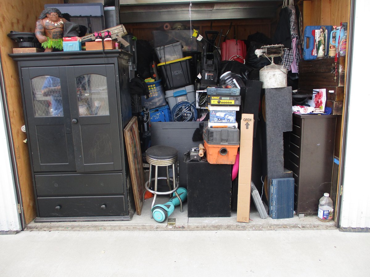 10 x 10 storage unit in Bakersfield, CA