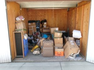 10 x 10 storage unit in Fresno, CA