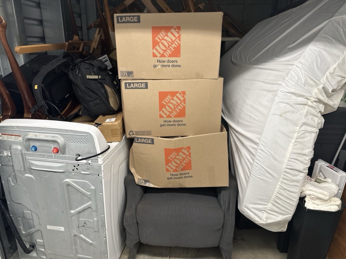 10 x 15 storage unit in Atlanta, GA