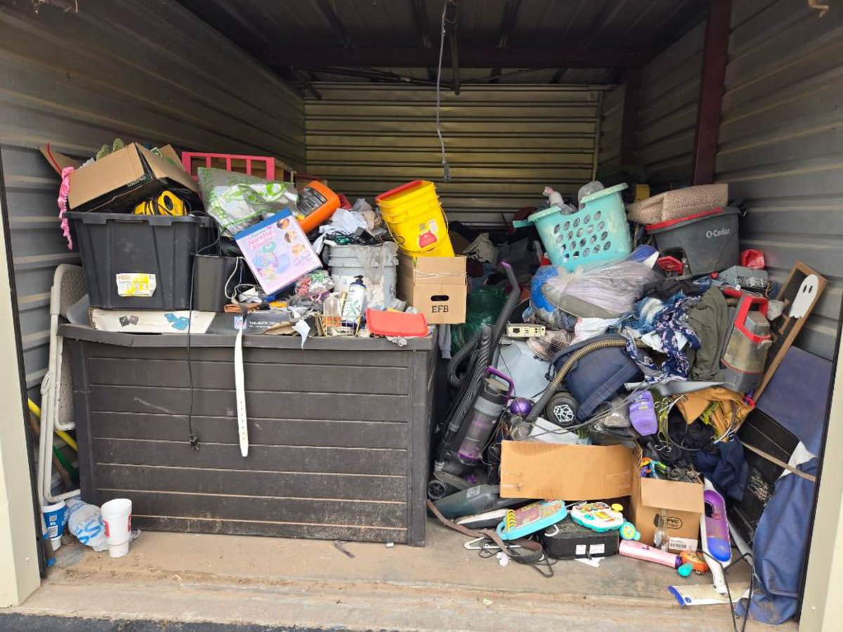 10 x 15 storage unit in Phoenix, AZ