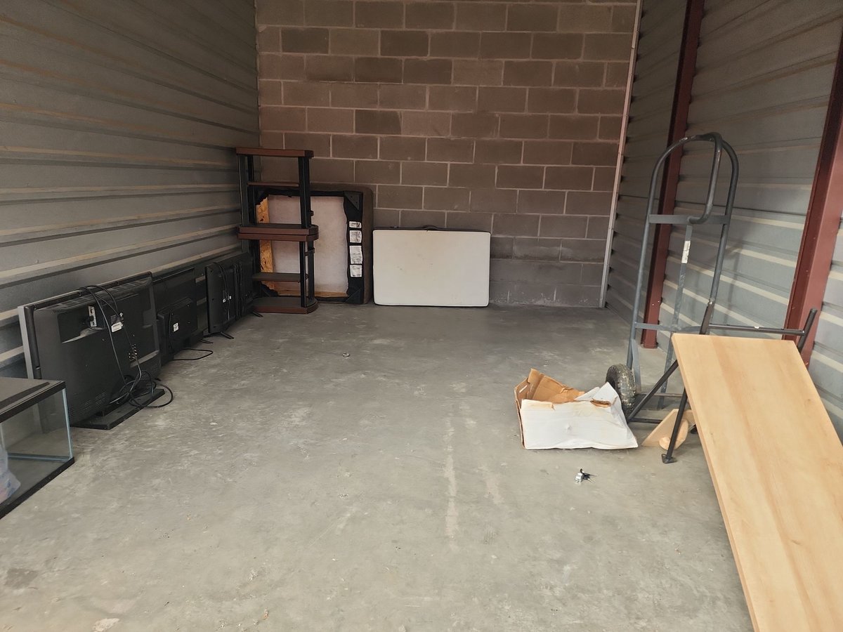 10 x 15 storage unit in Dallas, TX