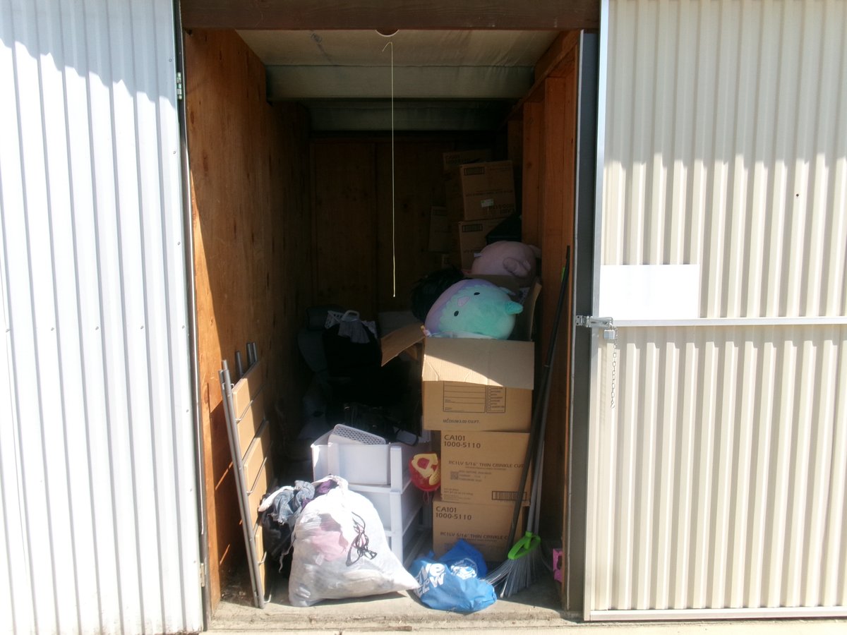 5 x 10 storage unit in Fresno, CA