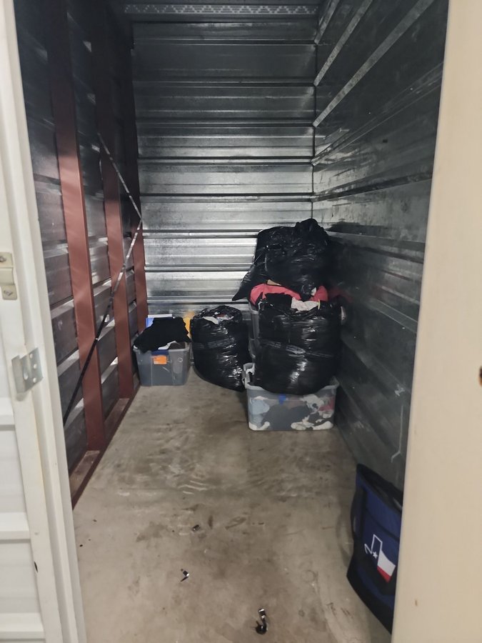 5 x 10 storage unit in Dallas, TX