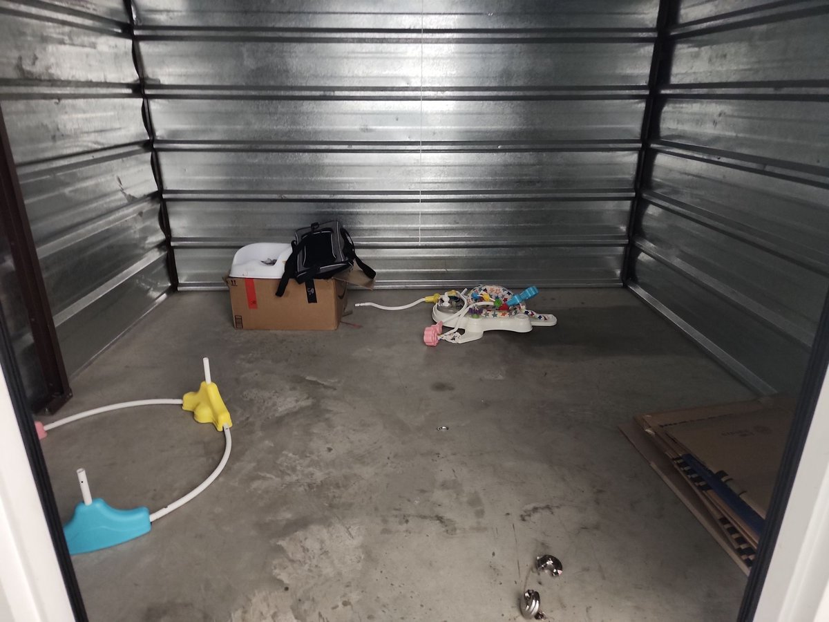 10 x 10 storage unit in Dallas, TX