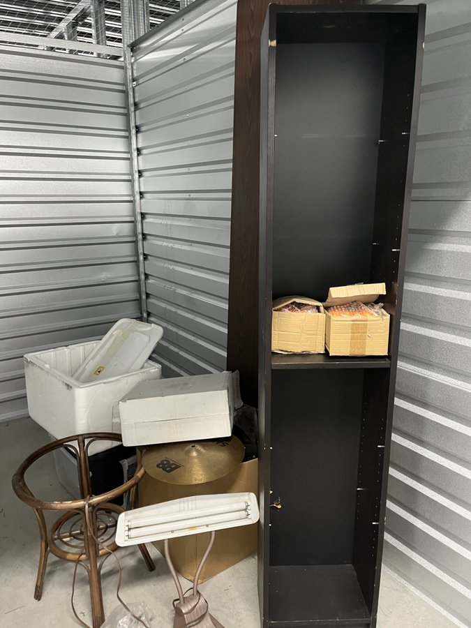 10 x 10 storage unit in Los Angeles, CA