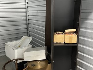 10 x 10 storage unit in Los Angeles, CA