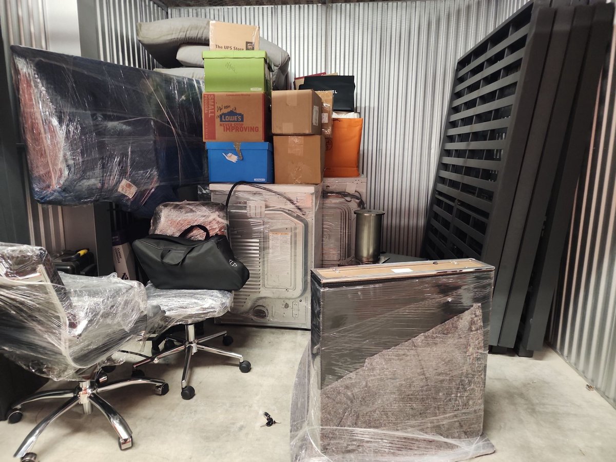 10 x 10 storage unit in Dallas, TX