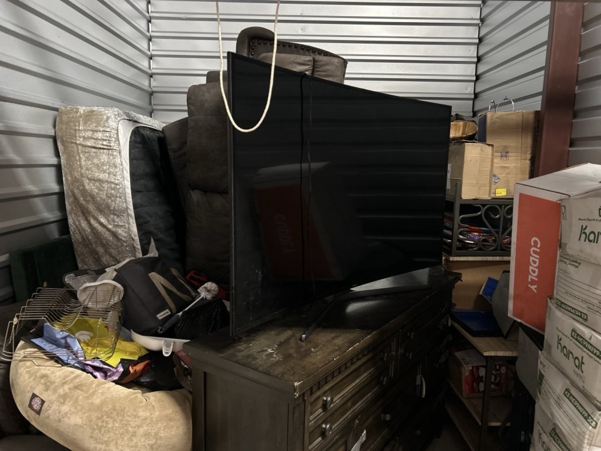 10 x 10 storage unit in Arlington, TX