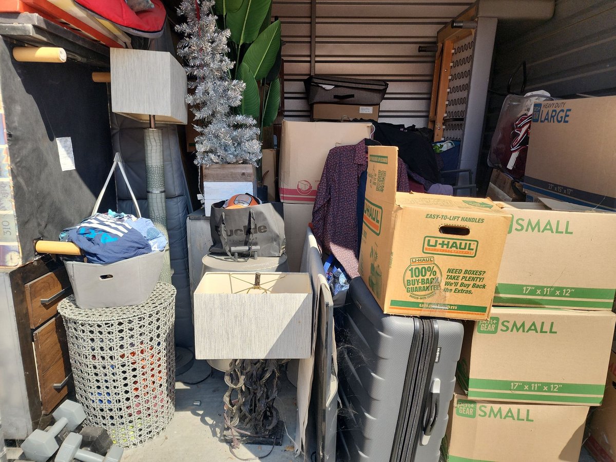 10 x 10 storage unit in Dallas, TX
