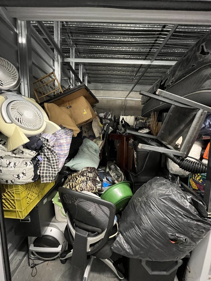 10 x 15 storage unit in Los Angeles, CA