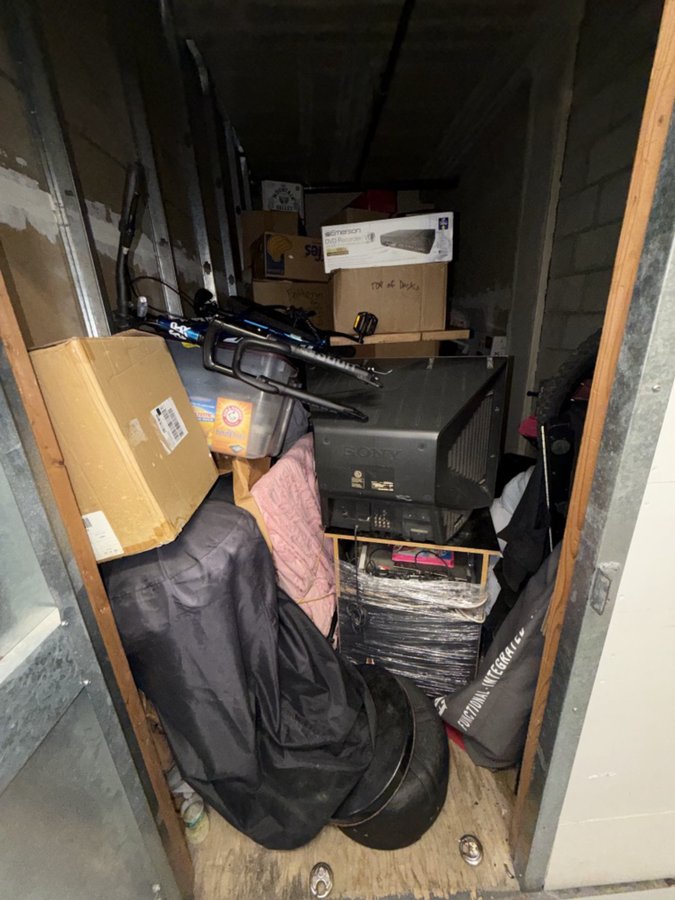 7 x 15 storage unit in Los Angeles, CA
