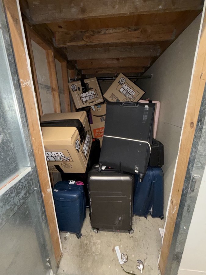 5 x 10 storage unit in Los Angeles, CA
