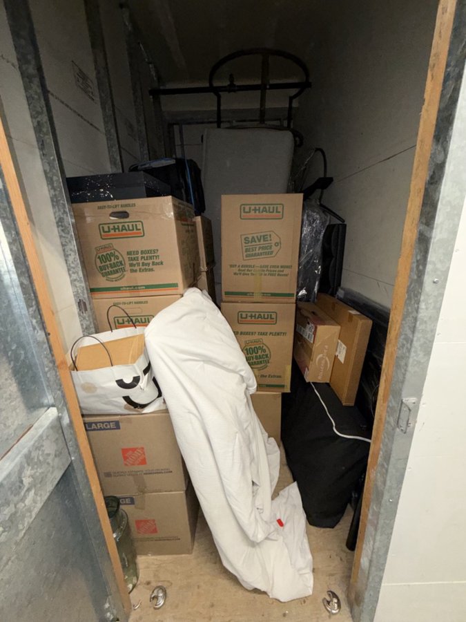 5 x 10 storage unit in Los Angeles, CA