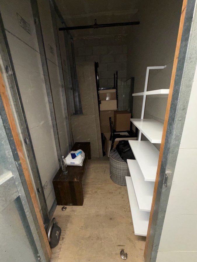 5 x 10 storage unit in Los Angeles, CA