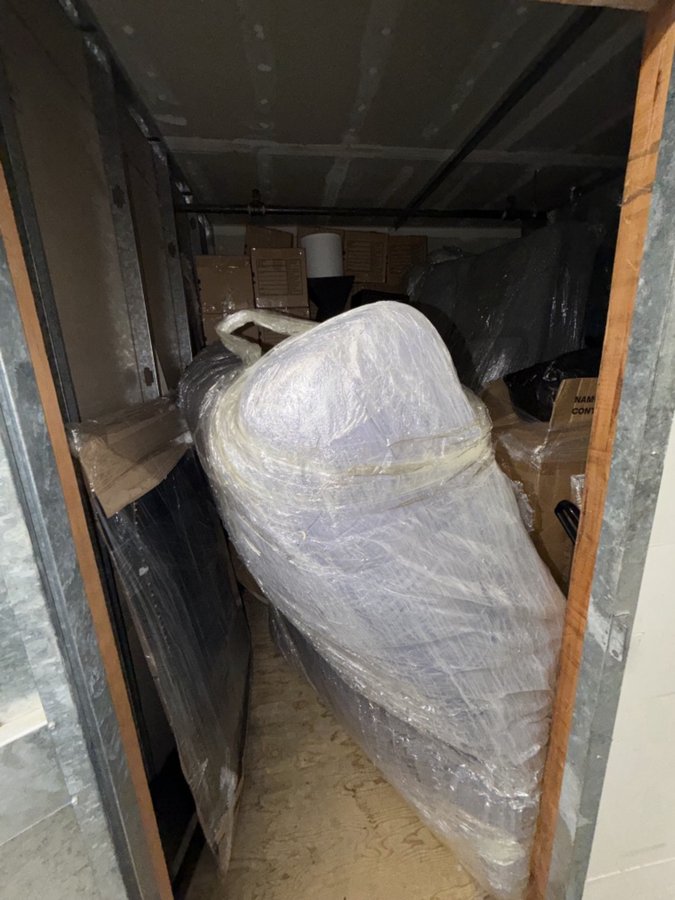 10 x 10 storage unit in Los Angeles, CA