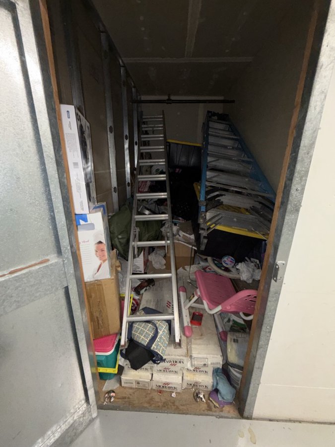 5 x 10 storage unit in Los Angeles, CA