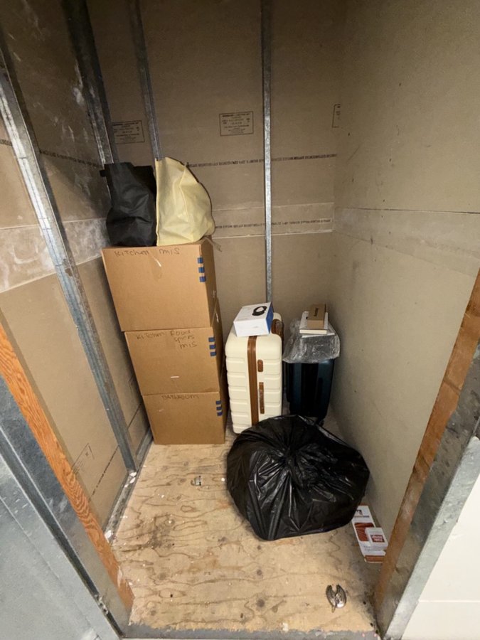 4 x 5 storage unit in Los Angeles, CA