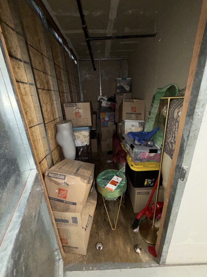 5 x 10 storage unit in Los Angeles, CA