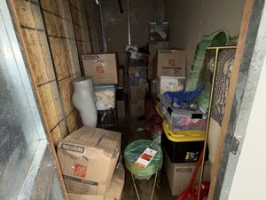 5 x 10 storage unit in Los Angeles, CA