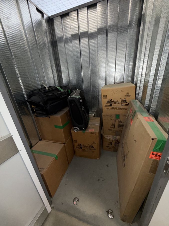 5 x 5 storage unit in Los Angeles, CA