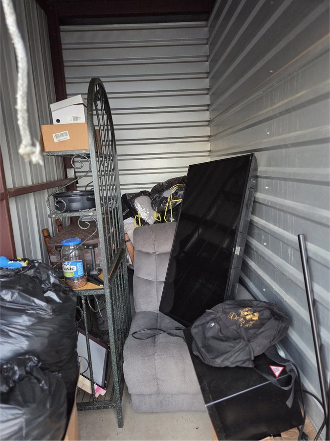 5 x 10 storage unit in Crockett, TX