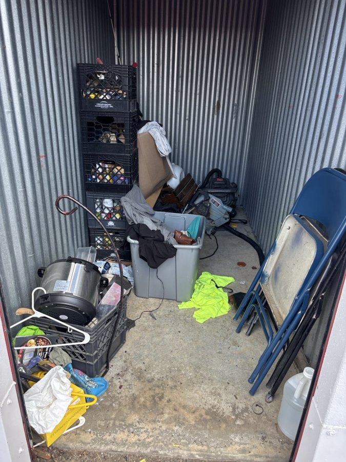 5 x 10 storage unit in Claymont, DE