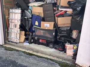 10 x 10 storage unit in Claymont, DE