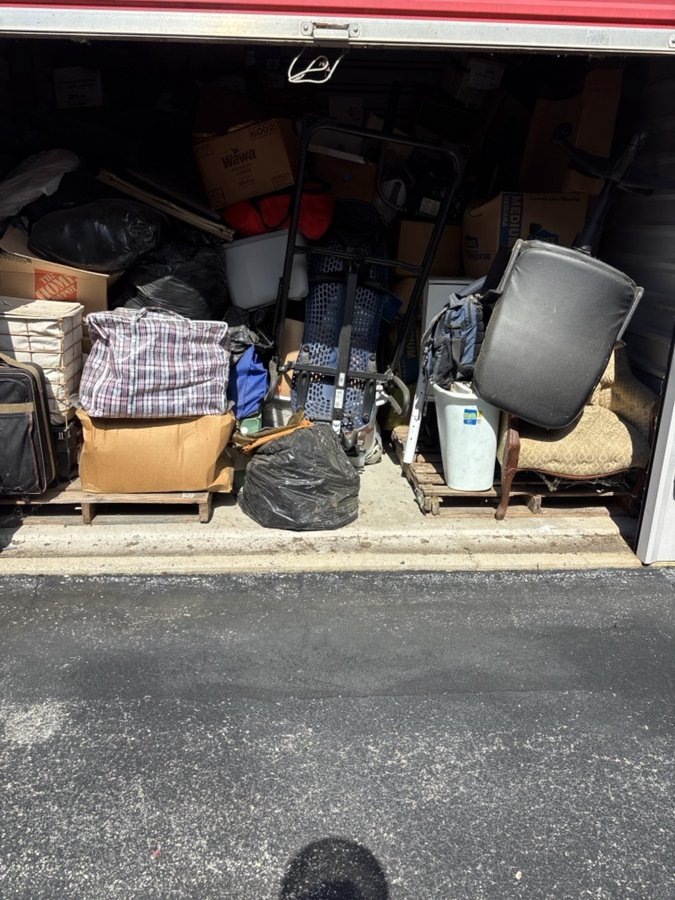 10 x 10 storage unit in Claymont, DE