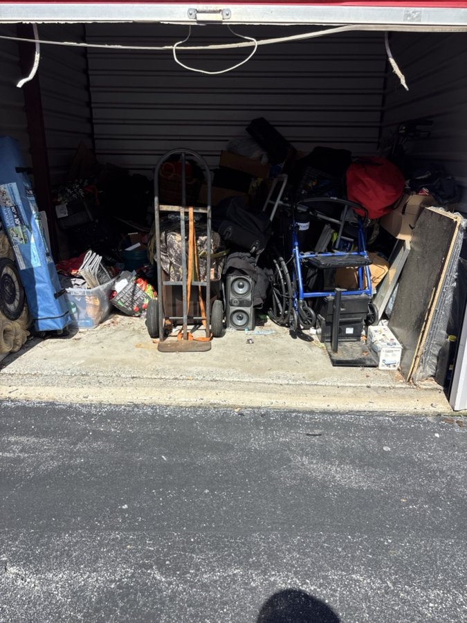 10 x 10 storage unit in Claymont, DE