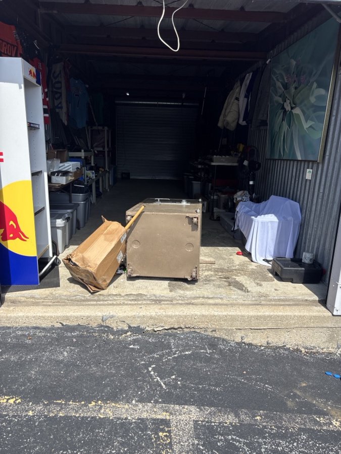 10 x 30 storage unit in Claymont, DE