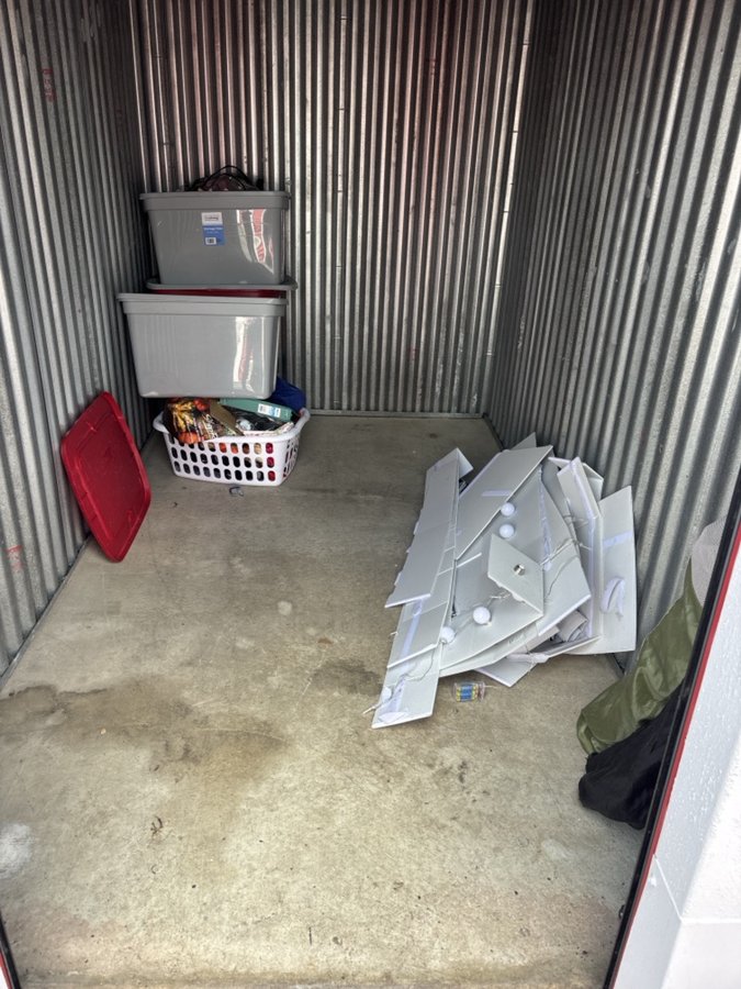5 x 10 storage unit in Claymont, DE