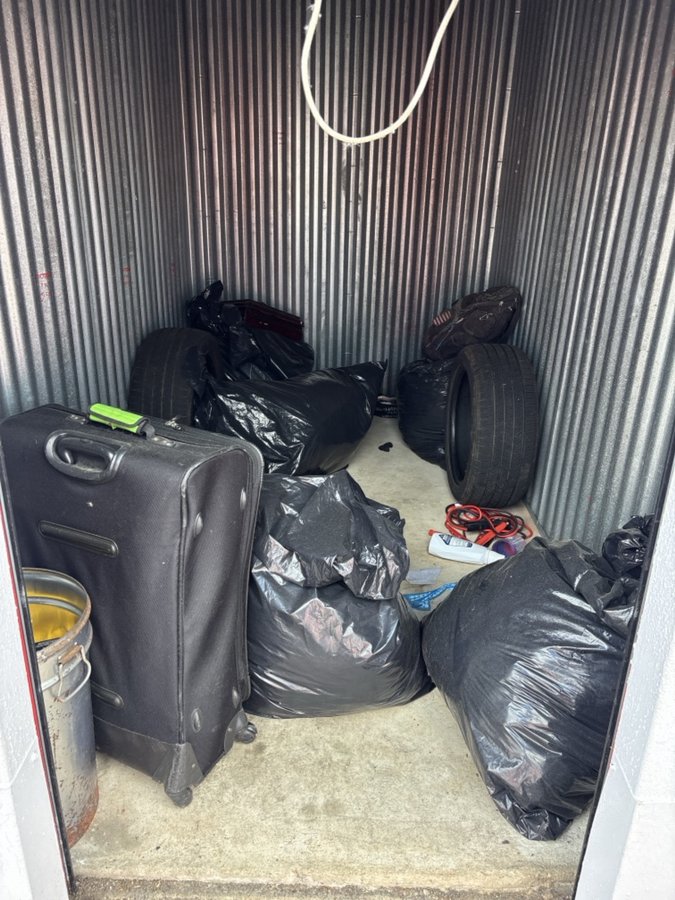 5 x 10 storage unit in Claymont, DE