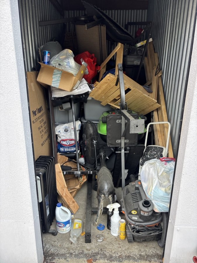 5 x 10 storage unit in Claymont, DE
