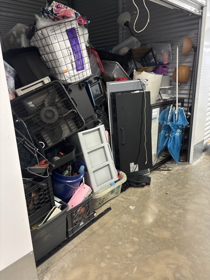 10 x 10 storage unit in New Castle, DE