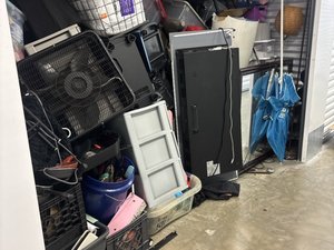 10 x 10 storage unit in New Castle, DE