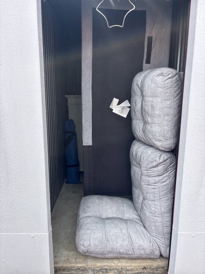 5 x 10 storage unit in Claymont, DE