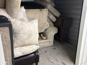 10 x 7 storage unit in Claymont, DE