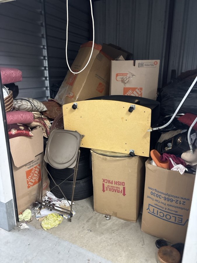 10 x 10 storage unit in New Castle, DE