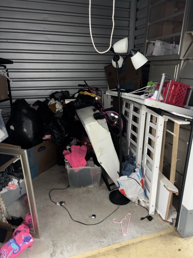 10 x 10 storage unit in New Castle, DE