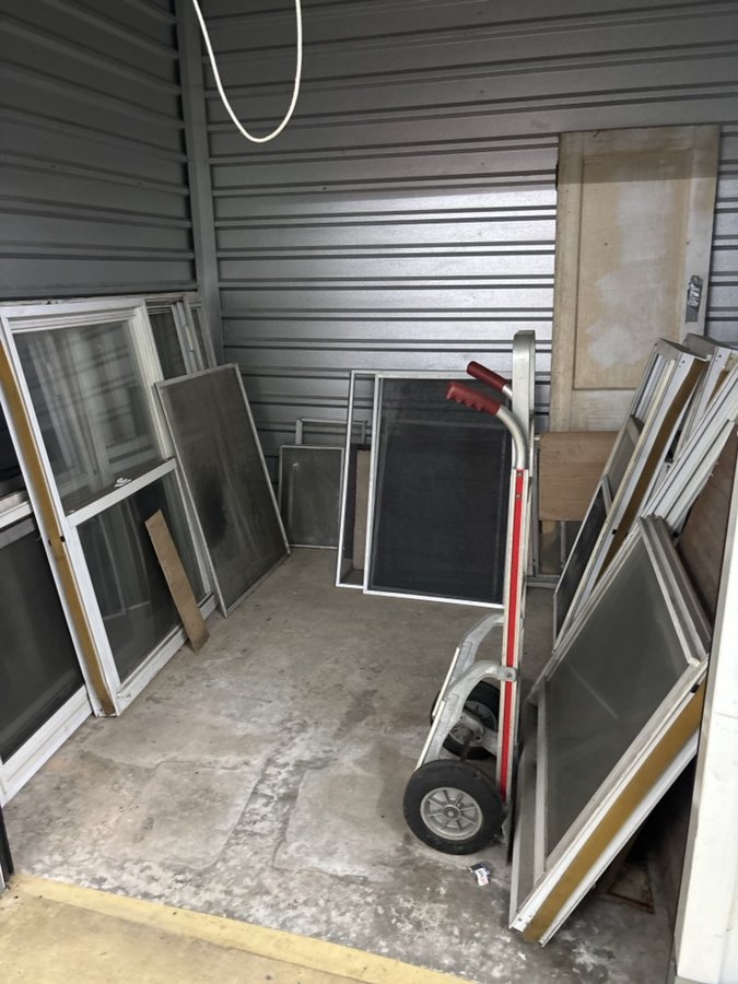 10 x 10 storage unit in New Castle, DE
